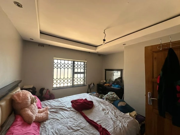 6 Bedroom House