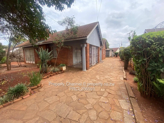 Prime Four Bedroomed House In Cranborne