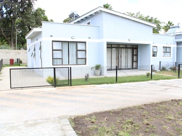 3 Bedroom Flat & Apartment