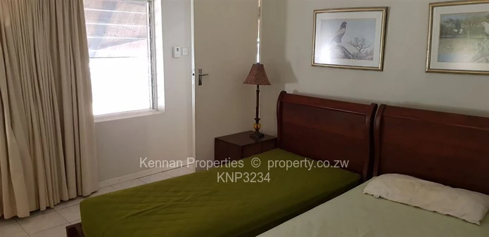 Kingfisher Lodge - Thatched lodge at Msuna Island in Victoria Falls