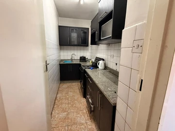 2 Bedroom Flat & Apartment