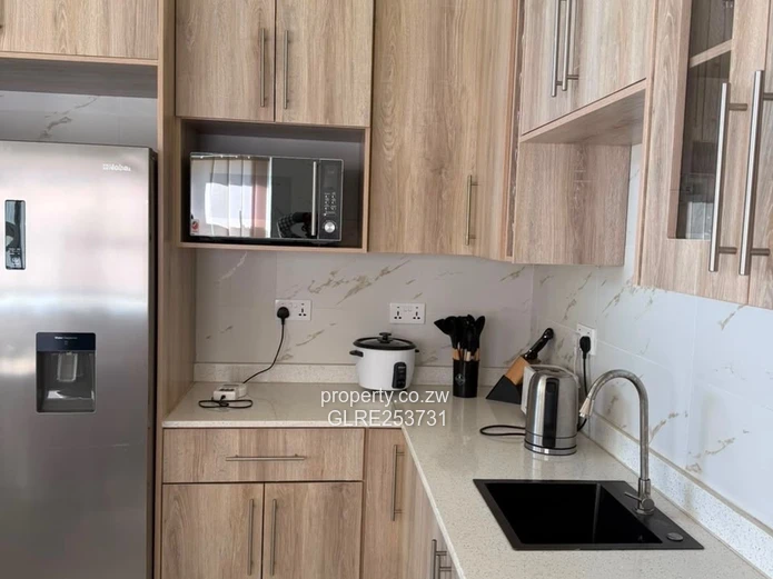 Sunny 3-Bed Apartment with Garden & Balcony in Greystone Park