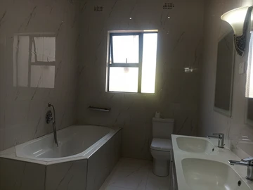 3 Bedroom Flat & Apartment