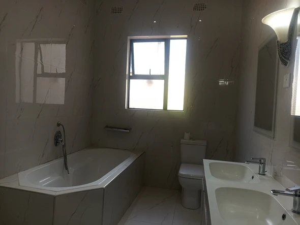 3 Bedroom Flat & Apartment