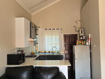 2 Bedroom Flat & Apartment