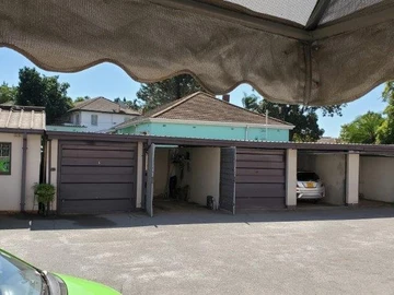 2 Bedroom Flat & Apartment