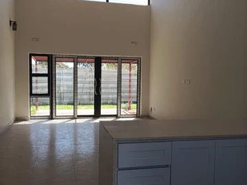 2 Bedroom Flat & Apartment