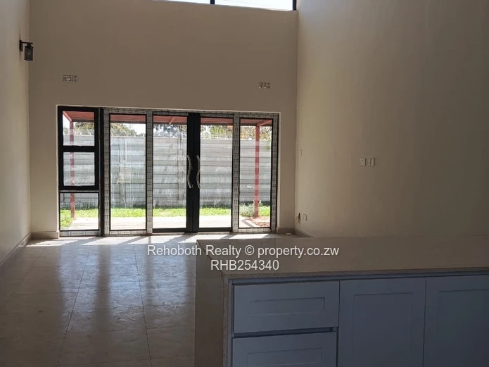 Spacious 2-Bed Marlborough Flat - Patio & Borehole