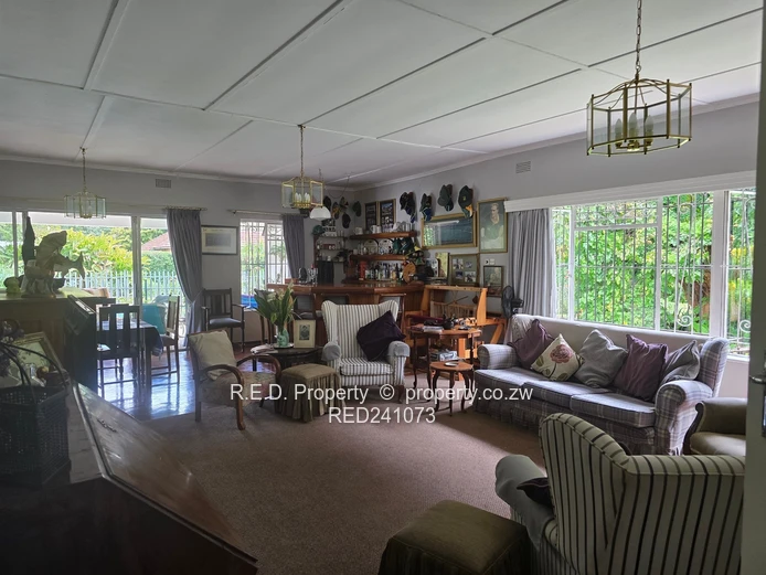 Generous Living, Beautiful Garden, Endless Possibilities In Famona!