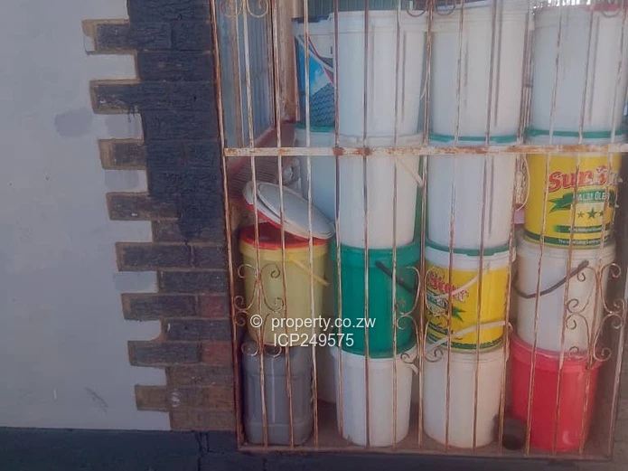 Zengeza 2 Chitungwiza 4 bedroom house for 40K