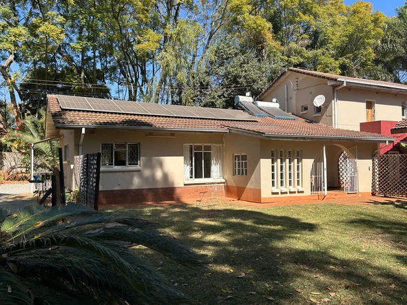 Quaint Garden Cottage in Pomona