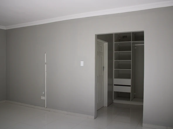 3 Bedroom Flat & Apartment