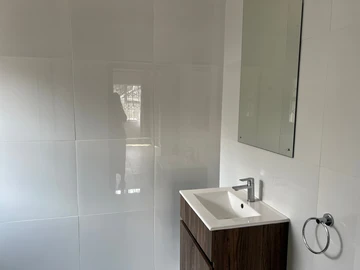 2 Bedroom Flat & Apartment