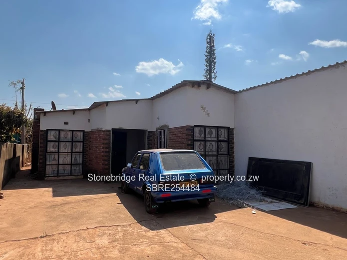 5 Bedroomed House in Emganwini For Sale