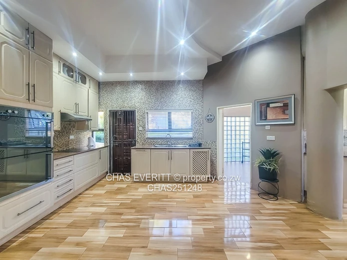 Fully Furnished Double Storey To Let in Brookeview 