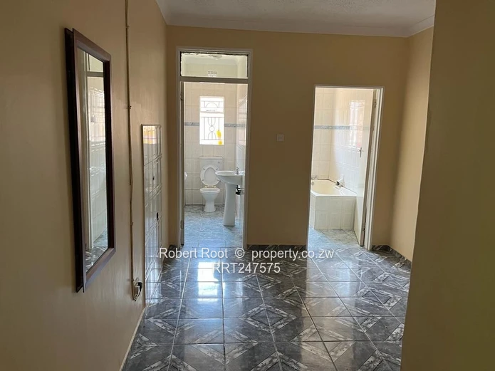 4 bed family home in Zimre Park