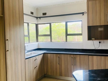 3 Bedroom Flat & Apartment