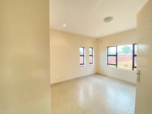 4 Bedroom Flat & Apartment