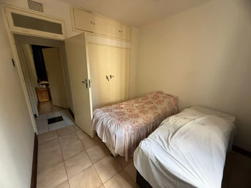 2 Bedroom Flat & Apartment