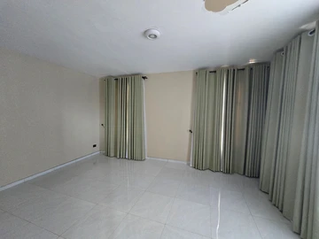 5 Bedroom Flat & Apartment