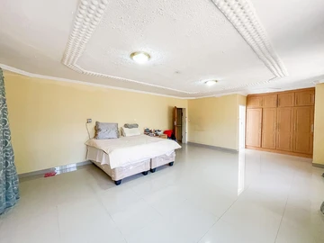 6 Bedroom House