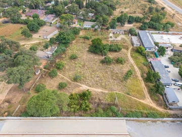 Commercial & Industrial Land