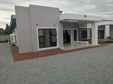 2 Bedroom Flat & Apartment