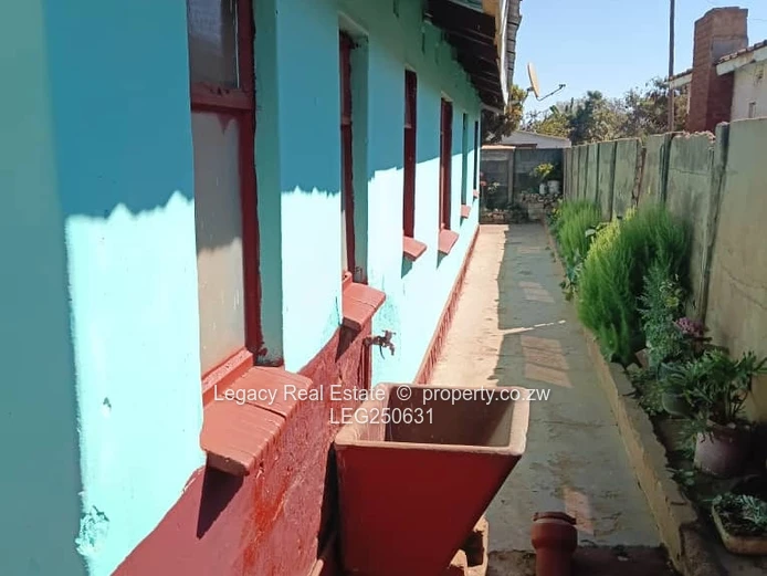 Dzivarasekwa Investment 4-Bed Walled Home with Garden & Verandah (Sole Mandate)