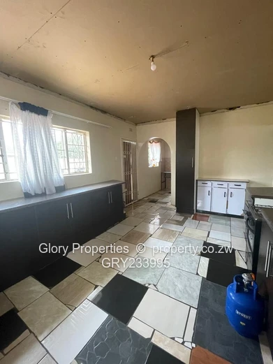 Solid Starter Home in Windsor  (Sole Mandate)