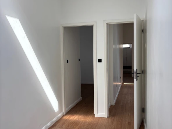 4 Bedroom Flat & Apartment