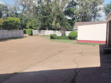 2 Bedroom Flat & Apartment