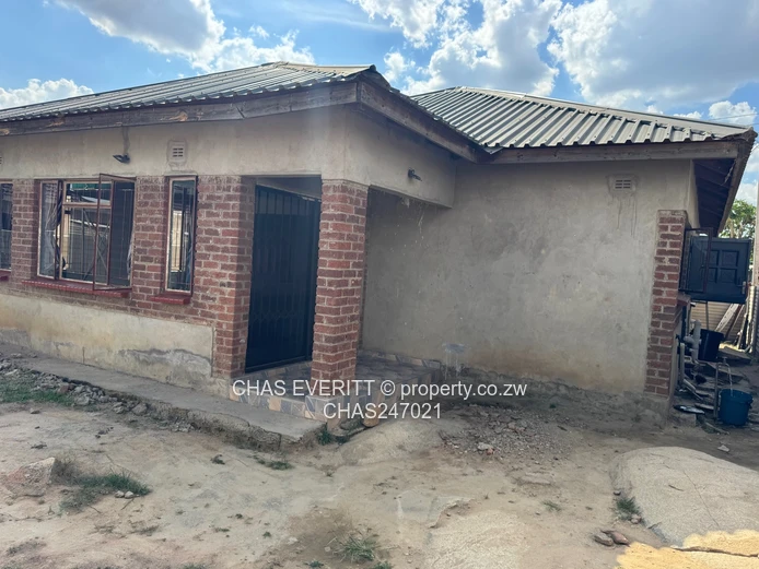 Fidelity 4-Bed Home with Borehole for sale $60k (Sole Mandate)