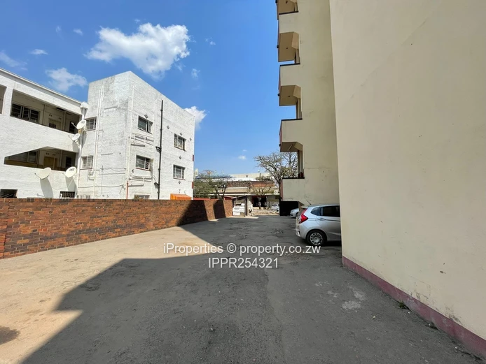 2-Bedroom Flat To Let – Avenues