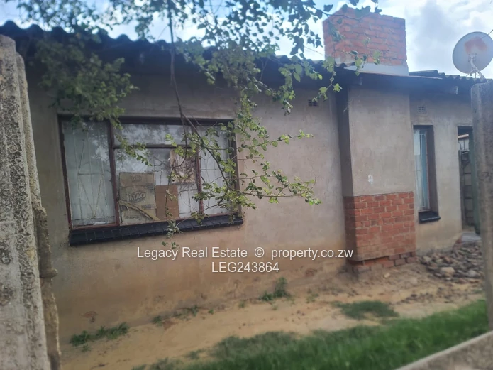 Fixer-Upper With Title Deeds In Budiriro