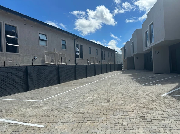 2 Bedroom Flat & Apartment