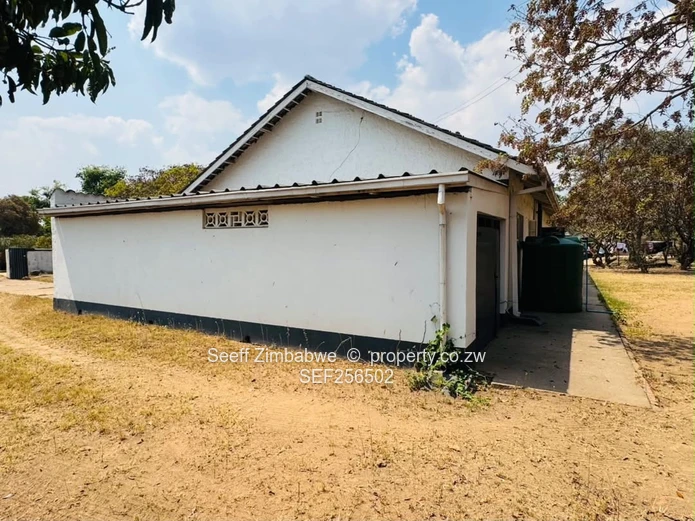 3-Bedroom Family Property On Over 1 Acre
