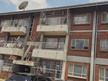 2 Bedroom Flat & Apartment