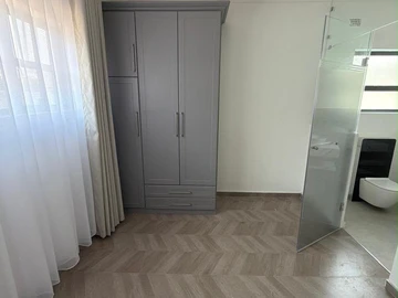 4 Bedroom Flat & Apartment
