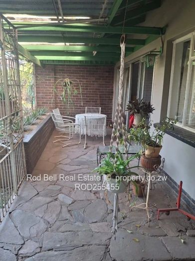 Cozy 2-Bed Garden Flat in Avondale