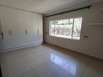 6 Bedroom Flat & Apartment