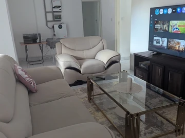 2 Bedroom Flat & Apartment