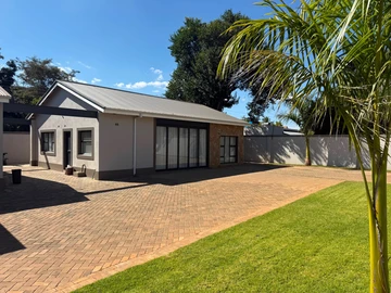 3 Bedroom Flat & Apartment