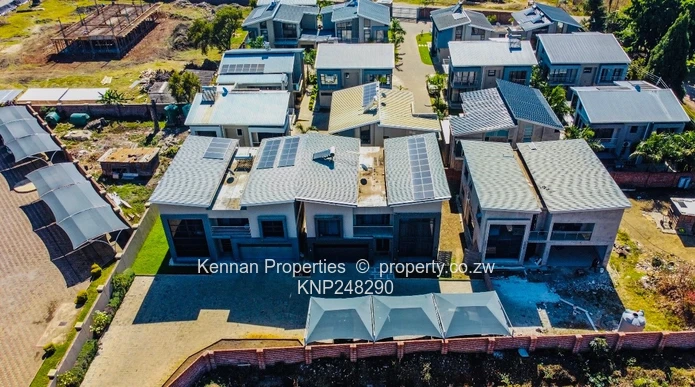 Elegant Upmarket 5 Bedroom Townhouse for Sale.