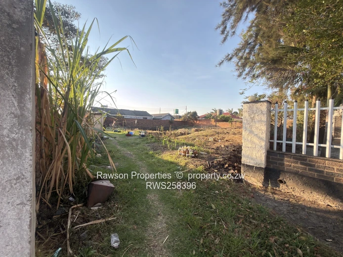 Bluffhill Stand For Sale With Title Deeds