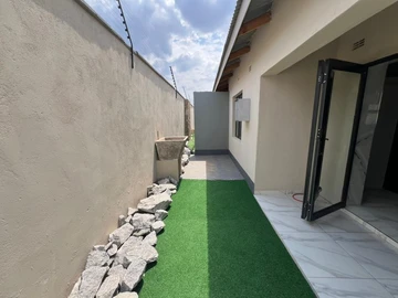 3 Bedroom Flat & Apartment