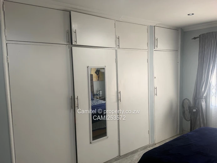 Spacious 3-bed Sunridge Home with Flatlet & Verandah