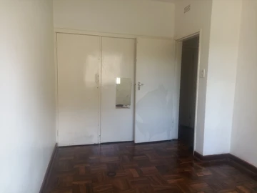2 Bedroom Flat & Apartment