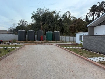 2 Bedroom Flat & Apartment
