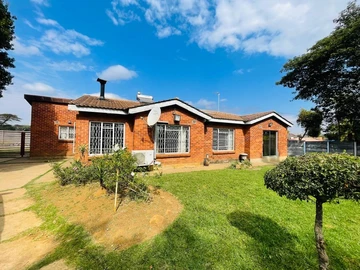 Charming 3-Bedroomed House in Westgate with Borehole