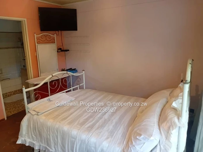 Spacious 3 bed garden flat for rental in Harare Avenues
